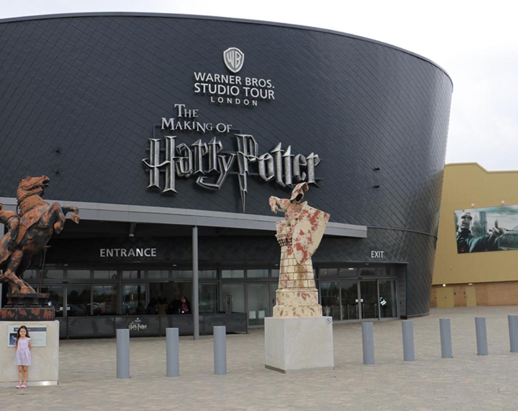 Warner Brothers House Watford  Exteriör bild